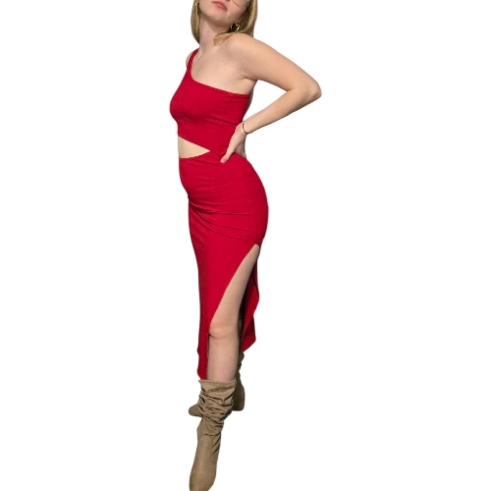 Red Lulu's Maxi Dress. One Shouldered, Cut Out, Slight Up the Side. Valentines🥰